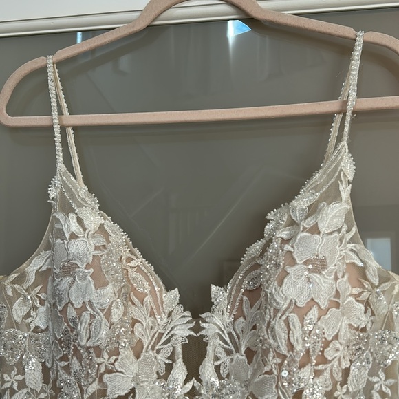 Badgley Mischka Elyse Wedding Dress - Picture 4 of 14